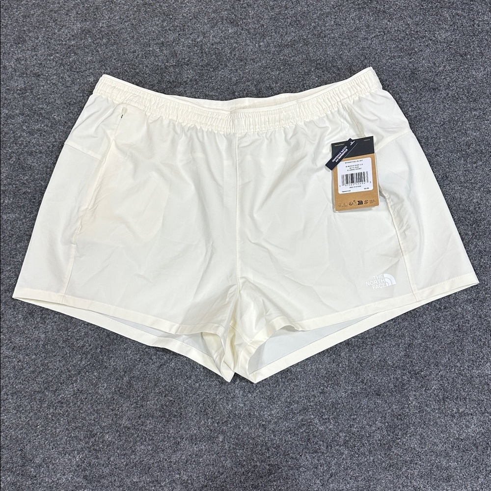 The North Face Womens XL Wander Short 2.0 White Dune Standard Fit Flash Dry NWT